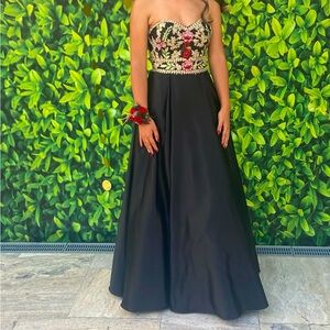 Elegant Embroidered top long black dress. Blondie Nites, Size 3. Worn only once